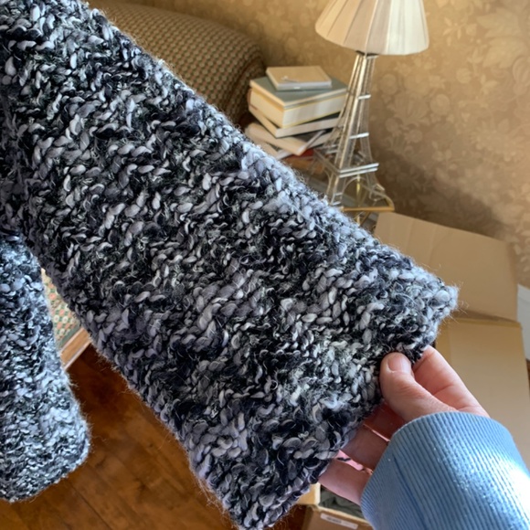 Alfa I petites wide cropped arm cropped knit jacket. Worn twice - Picture 2 of 4